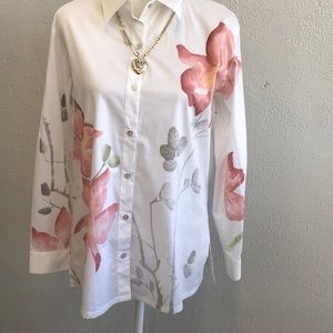 Chico’s Design Awesome bottom down shirt